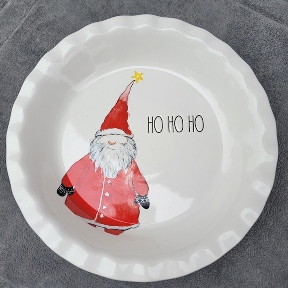 2/$20 Rae Dunn by Magenta Santa Claus HO HO HO Christmas Fluted Pie Plate 10.5" - Picture 1 of 5